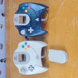 2 Vintage Sega Dreamcast OEM controllers White & Blue Ocean Clear # HKT-700 test